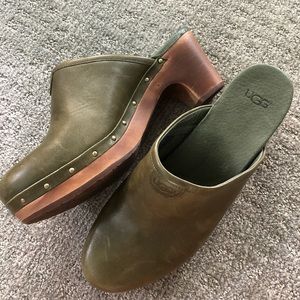 Ugg clogs